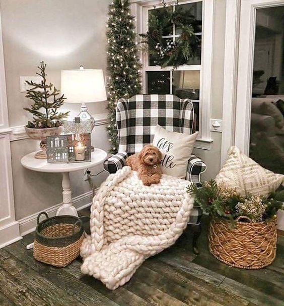 A room that seems to always be cluttered is a bedroom that needs a bit of a makeover. There are plenty of things that need to be done to get your bedroom in tip-top shape. You can start with a new bed... Foyer Christmas Rug, Indoor Foyer Christmas Rug, Diy Christmas Decorations, Christmas Decorations Living Room, Christmas Decorations Bedroom, White Christmas Decor, Christmas Bedroom, Christmas Room, Winter Home Decor