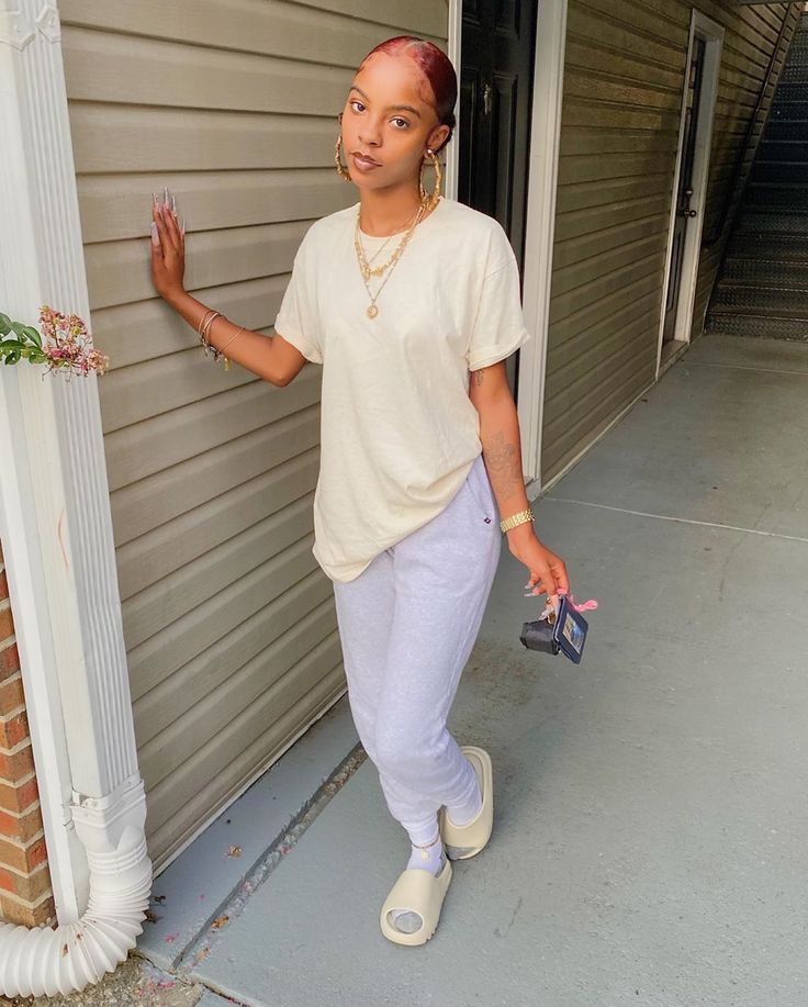 ONLY PAGE *blue check* (@belike.ariana) ��• Instagram photos and videos Yeezy Slides Outfit, Slides Outfit, Yeezy Outfit, Yeezy Slides, Save Outfits, Lazy Outfits, Chill Outfits, Cute Comfy Outfits, Streetwear Fashion Women