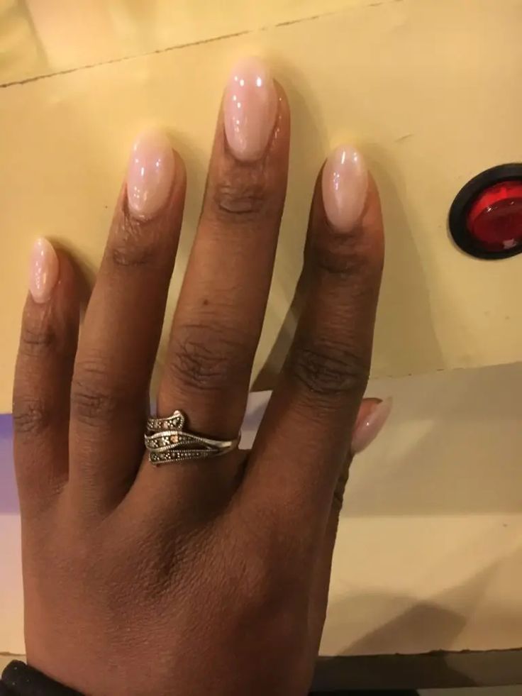 Dull Nail Colors, Nude Nails For Dark Skin, Natural Nails Black Women, Jelly Nude Nails, Clear Dip Nails, Nude Oval Nails, Natural Dip Nails, Nails Powder Dip, Nude Shimmer Nails