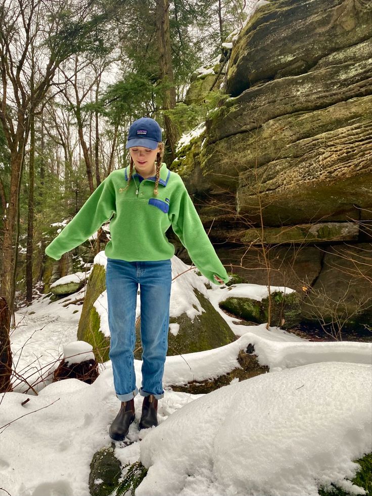 Blundstone Granola Outfit, Patagonia Fleece Outfit Granola, Trail Mix Outfits, Gronola Girl Outfits Winter, Granola Snow Outfits, Patagonia Winter Outfit, Comfy Granola Girl Outfits, Patagonia Overalls Outfit, Thrifted Granola Outfits