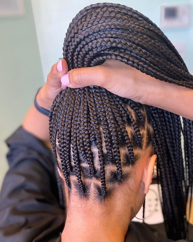 Nice and Neat Knotless Box Braids 👌🏾⁣⁣ ⁣⁣ This is one of our favorite go-to protective styles ✨⁣⁣ Beautiful work by @hairbywenia_ ❤️⁣ ⁣⁣⁣ What’s your go to protective-style? 😍 Corp Perfect, Big Box Braids Hairstyles, African Hair Braiding Styles, Box Braids Hairstyles For Black Women, Braids Hairstyles Pictures, Hair Done, Box Braids Styling, Cool Braid Hairstyles, Girls Hairstyles Braids