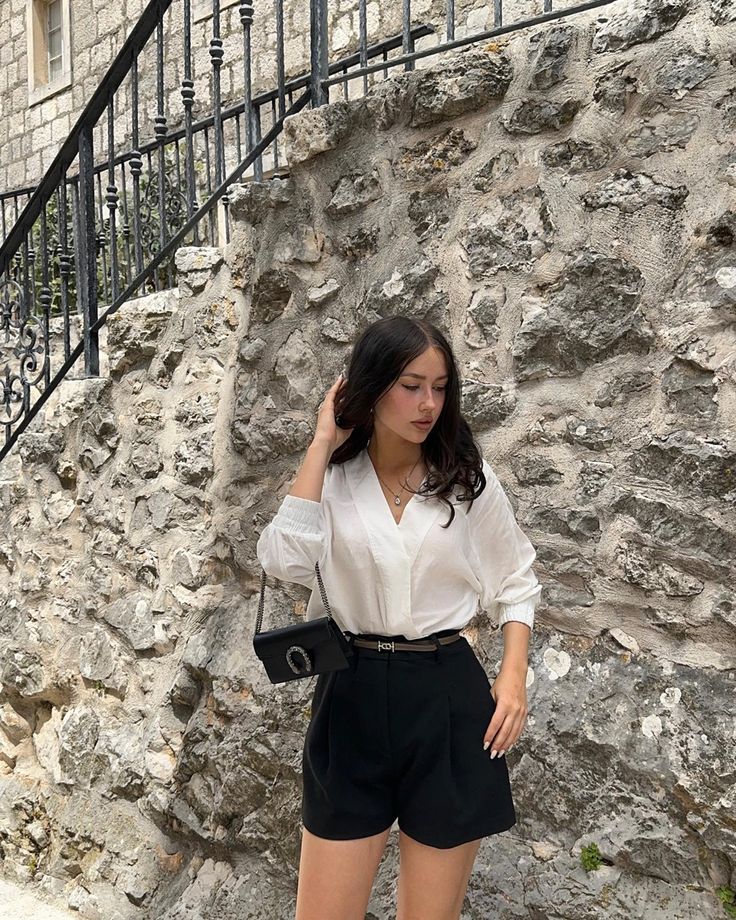 Classic Romantic Outfits, Tita Outfit Aesthetic, Rich Tita Outfits Ideas, Casual Elegant Outfits Classy Simple, Tita Outfit Ideas, Formal Spring Outfits, Black Skirt Outfit Ideas, Rich Tita, Tita Outfit