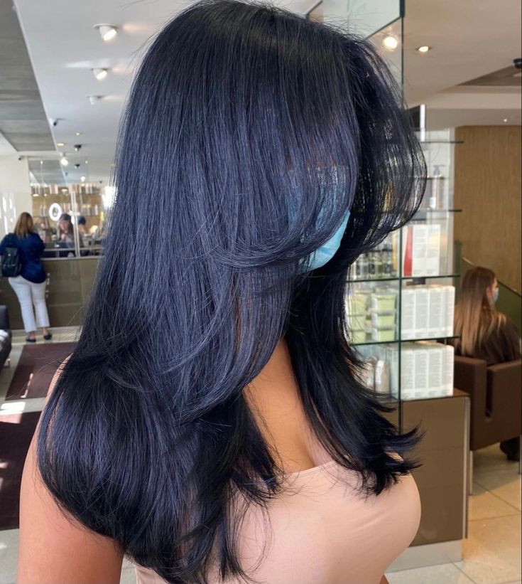 Black Hair Layers, Black Hair Haircuts, Blue Black Hair, Dark Blue Hair, Hair Inspiration Long, Hairstyles For Layered Hair, Haircuts For Medium Hair, Haircuts Straight Hair, Long Layered Hair