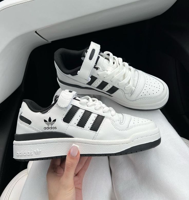 Adidas Forum Low, Forum Low, Trendy Shoes Sneakers, Dr Shoes, Pretty Shoes Sneakers, Adidas Forum, Cute Nike Shoes, Hype Shoes, Girly Shoes