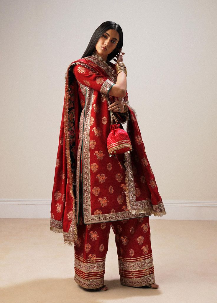 Traditional Look Red Embroidered Pakistani Wedding Dress Salwar Suit is block printed with delicate floral bunches all over . The sequined border addes splendid look to the whole outfit making it look extremely appealing. This outfit is perfect for festive and wedding season. Embroidered Kameez: The kameez has a Premium fabric and is emblazoned with lavish designs and embroidery. Beaming sequins and floral details make this beautiful chiffon kameez in an alluring black color a perfect choice to Hussain Rehar, Salwar Dress, Pakistani Fancy Dresses, Pakistani Fashion Party Wear, Indian Dresses Traditional, Traditional Indian Outfits, Simple Pakistani Dresses, Ethnic Outfits, Designer Party Wear Dresses