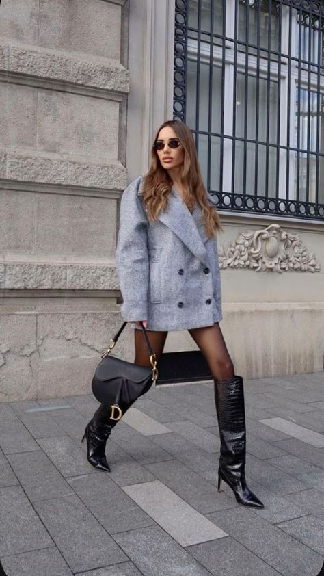 Elegant Outfit Winter Classy, Grey Fall Outfits, Gray Outfits For Women, Fall Black Boots, Suits For Women Office, Work Outfit Corporate, Grey Outfit Fall, Fashion Classy Outfits, Women Office Outfits