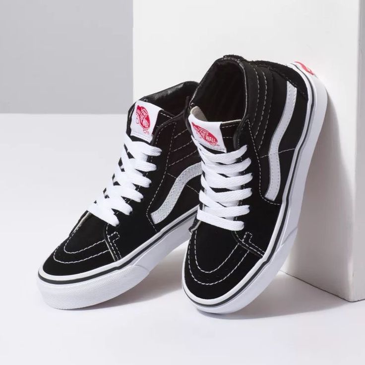 Estilo Vans, Vans Sk8 Hi Black, Vans Shoes Women, Cute Vans, Boys School Shoes, Tenis Vans, Dr Shoes, Vans Kids, Sneakers Vans