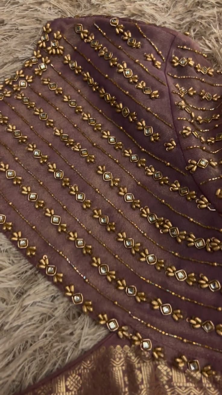 Beads For Blouse Sleeves, Aari Work Dupatta Designs, Latest Aari Work Designs, Handwork Neck Design, Simple Design Aari Work, Copper Zari Aari Work Blouse, Aari Embroidery Patterns, Hand Embroidery Blouse Designs Simple, Blouse Handwork Designs