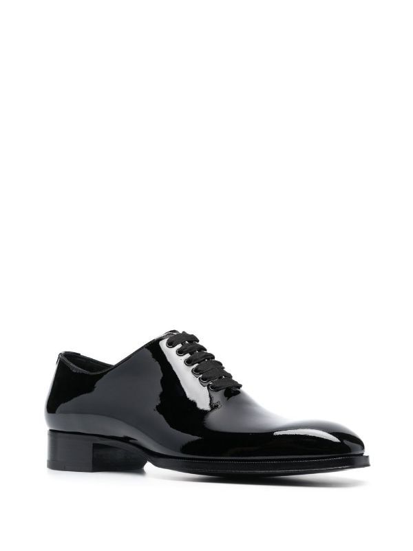 TOM FORD patent-finish Oxford Shoes - Farfetch Shoes Glitter, Tom Ford Shoes, Patent Shoes, Glitter Shoes, Shoes Black, Tom Ford, Calf Leather, Oxford Shoes, Shoes Mens