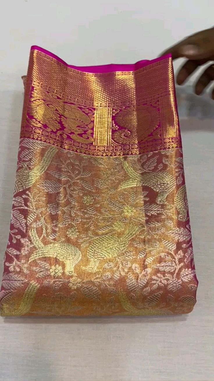 Kanchipuram Silk Saree Wedding, Red Sarees, Maggam Blouse, Saree Kanchipuram, Latest Silk Sarees, Blouse Works, Veg Soup, Kanjivaram Sarees Silk, Cutwork Blouse