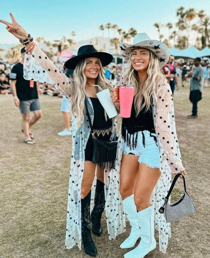 15 Fab Stagecoach Outfit Ideas You Must Try Music Festival Outfits Cowboy Boots, Cowboy Hat Outfit Woman, Outdoor Country Concert Outfit, Stagecoach Outfit Ideas, Nashville Fits, Stagecoach Outfits, Stagecoach Outfit, Country Festival Outfit, Nashville Style Outfits