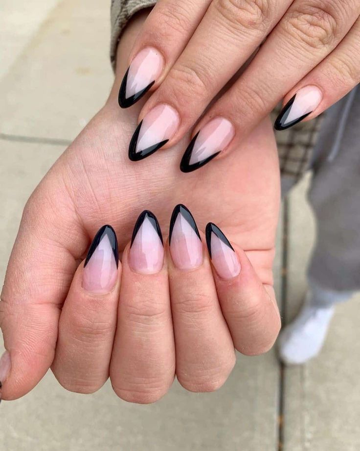 Almond Shaped Nails Designs, Acrylic Nails Almond Shape, Black Almond Nails, Unghie Sfumate, Send Help, Almond Shape Nails, Almond Nails Designs, Almond Acrylic Nails, Almond Nail