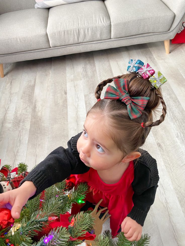 Toddler Whoville Hair, Cindy Lou Who Hairstyle Kids, Cindy Lou Who Hairstyle Short Hair, Easy Whoville Hair For Kids, Kids Whoville Hair, Christmas Hairstyles Toddler, Grinch Day Hair Ideas For Kids, Toddler Cindy Lou Who Hair, How To Do Cindy Lou Who Hair For Kids