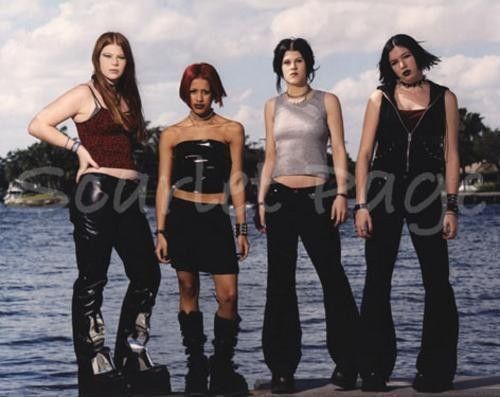 Kittie Band Fashion, Nu Metal Fashion Female, Fallon Bowman, Talena Atfield, Izzy Core, Kittie Band, 2000s Mall Goth, Metal Fashion, Heavy Metal Bands