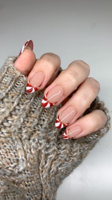 Nail Art Noel, Kutek Disney, Candy Cane Nails, Christmas Gel, Maroon Nails, Red Acrylic Nails, Christmas Nails Easy, Cute Christmas Nails, Christmas Gel Nails