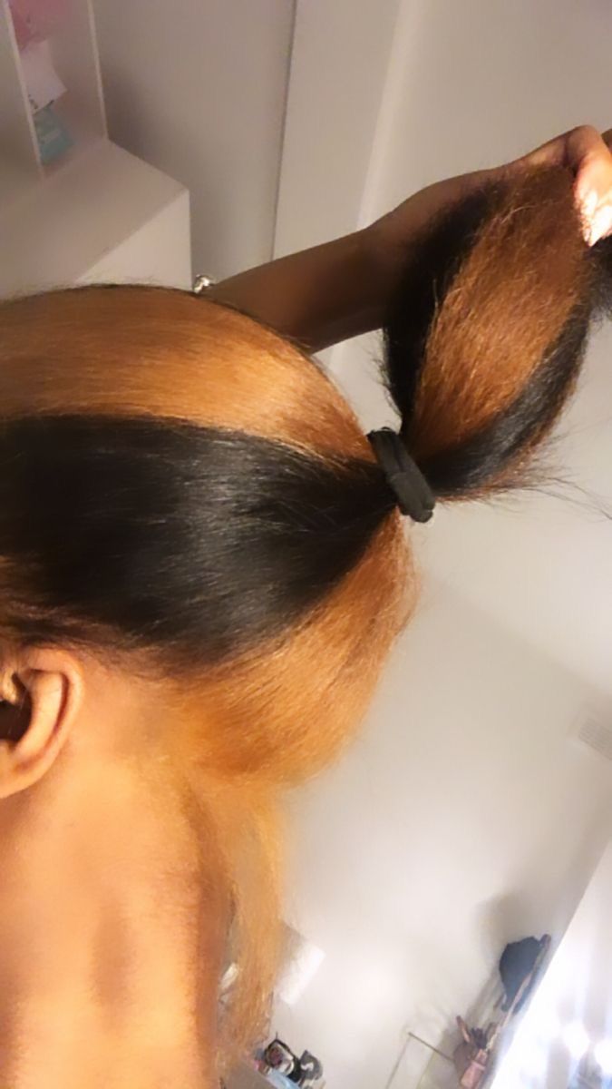 Peak A Boo Skunk Stripe Hair, Sunk Hairstyles, Skunk Stripe Hair Honey Brown, Colors To Dye Your Hair Black Women Skunk Stripe, Black And Brown Hair Peekaboo, Honey Blonde Hair Skunk Stripe, Black And Brown Hair Dye, Peekaboo And Skunk Stripe, Sunk Stripe Hair Dye Ideas