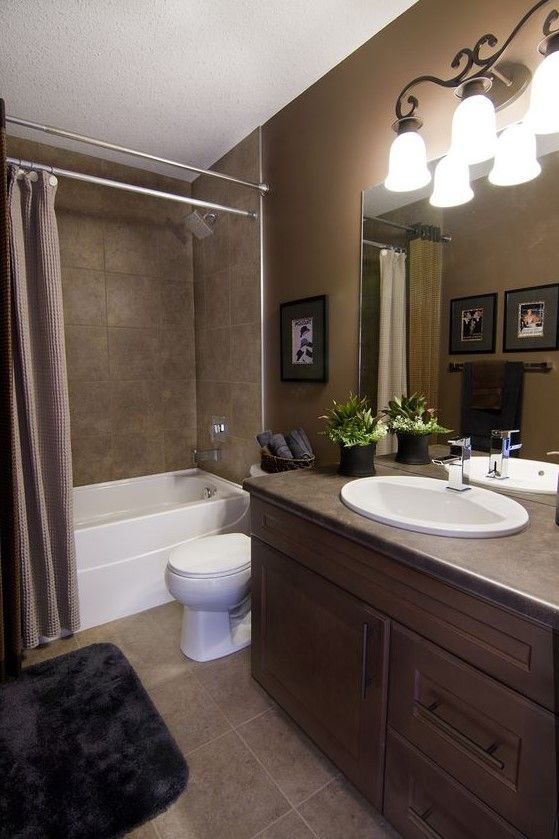 a bathroom with a sink, toilet and bathtub in it's center area