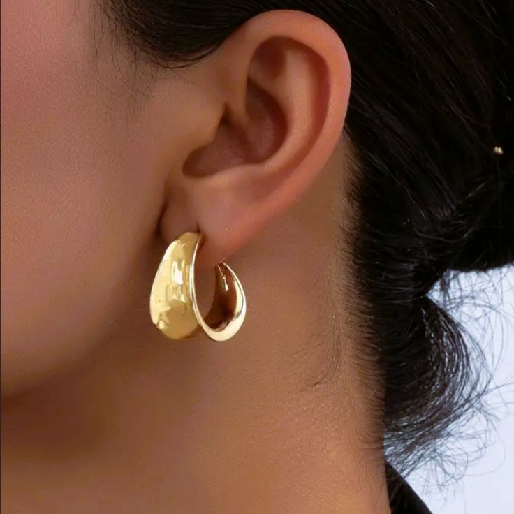 Brand New Women's Chunky Gold Semi Hoop Earrings Genuine 14k Gold Plated 925 Sterling Silver (Stamped) .8" Tall 5" Thick Comfortable & Lightweight Retail Price $300 Buy With Confidence From A Trusted Seller With A 99%+ Feedback Rating! A0186 (Id-693-) Hammered Gold Wrap Earrings, Anniversary Metal Hoop Earrings, Hammered Hoop Earrings For Party, Teardrop Metal Hoop Earrings, Hammered Hoop Jewelry, Hammered Huggie Earrings For Anniversary, Magnetic Earrings, Monet Jewelry, Jeweled Earrings