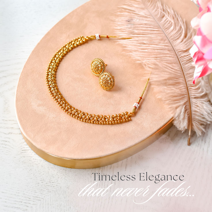 Simple yet a statement piece! Luxury Traditional Necklaces For Diwali, Luxury Gold Plated Bridal Necklace For Festive Occasion, Diwali Pendant Jewelry Sets With Intricate Design, Bollywood Style Gold Pearl Chain Jewelry Set, Luxury Gold Beaded Bollywood Necklace, Unique Gift Cards, Beautiful Flower Designs, A Beautiful Flower, Create Words