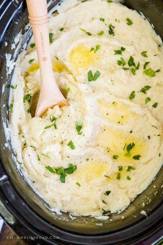 mashed potatoes with parsley in an instant pot