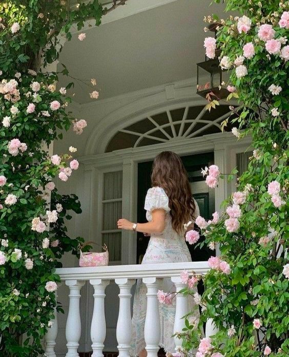 Romantic Academia, Shotting Photo, Princess Core, Soft Girl Aesthetic, Cottage Core Aesthetic, Princess Aesthetic, Cottagecore Aesthetic, Spring Aesthetic, Foto Ideas Instagram