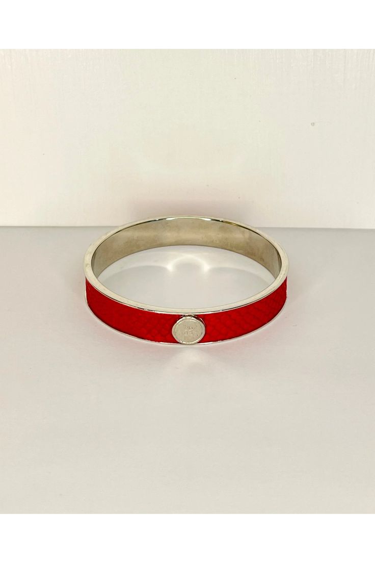 These bangles are made from our custom designed Italian leathers. They add a fun pop to your outfit and can match your bag too! Italian leather Made in New York City 18k gold plate or Rhodium plate 7/8" wide with a 2 1/2" opening - bangle does not open Leather Bangle, Gold Bangles, You Bag, Emboss, Italian Leather, Rhodium Plated, Silver Gold, York City, New York City