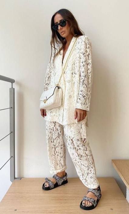 Laura Eguizabal, Blouse Outfit Casual, Fashion Collection Inspiration, Lace Suit, Chic Evening Dress, Envy Clothing, Lace Outfit, Looks Street Style, Abayas Fashion