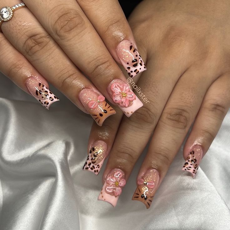 hello kitty - tober 🙈💕 🎃 October : 15% off halloween sets 👻 sale ending oct 31 #nailtech #nails #nailsofinstagram #nailxster #baddienailtech #nails💅 #gwinnett #hellokitty #hellokittylover #hellokittycore #hellokittyaddict #hellokittystuff #explore #exploremore #explorepage #duck #ducknails #glitternails Thanksgiving Nails Hello Kitty, Hello Kitty Thanksgiving Nails, Fall Hello Kitty Nails, Hello Kitty Fall Nails, Hello Kitty Duck Nails, Kitty Nails, Duck Nails, Hello Kitty Nails, Short Acrylic