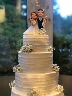 a wedding cake with two figurines on top