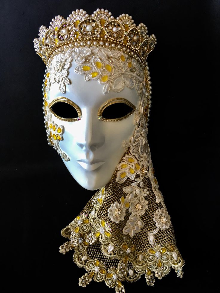 .....and here... - Tiaura Arts - handmade masks & headdresses Venetian Masks Art, Venice Masquerade, Face Decor, Mask Venetian, Theme Carnaval, White And Gold Decor, Venice Carnival Costumes, Venetian Masquerade Masks, Venice Mask