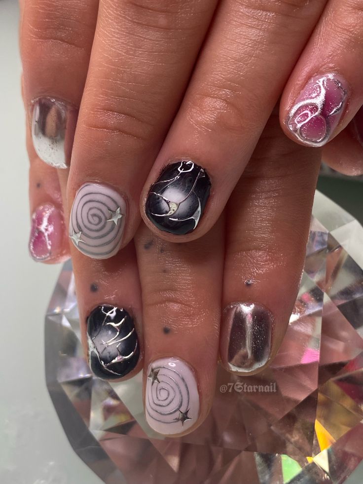 Natural alt nails indie manicure Short Nails Alternative, Alt Short Nails, Alt Nails Short, Short Alt Nails, Alt Nails Designs, Nails Indie, Alt Nails, Natural Nail Art, Small Nails