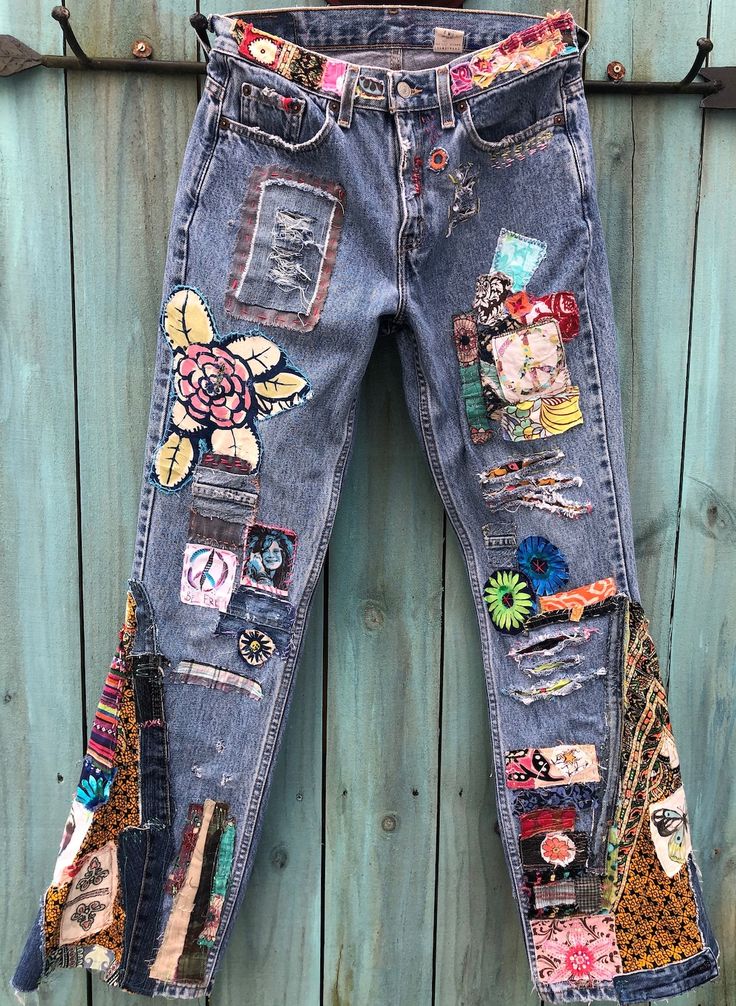 Bohemian Jeans, Jeans Bell Bottoms, Jean Jean, Boho Queen, Grunge Jeans, Patchwork Clothes, Diy Jeans, Patch Jeans, Art Jeans