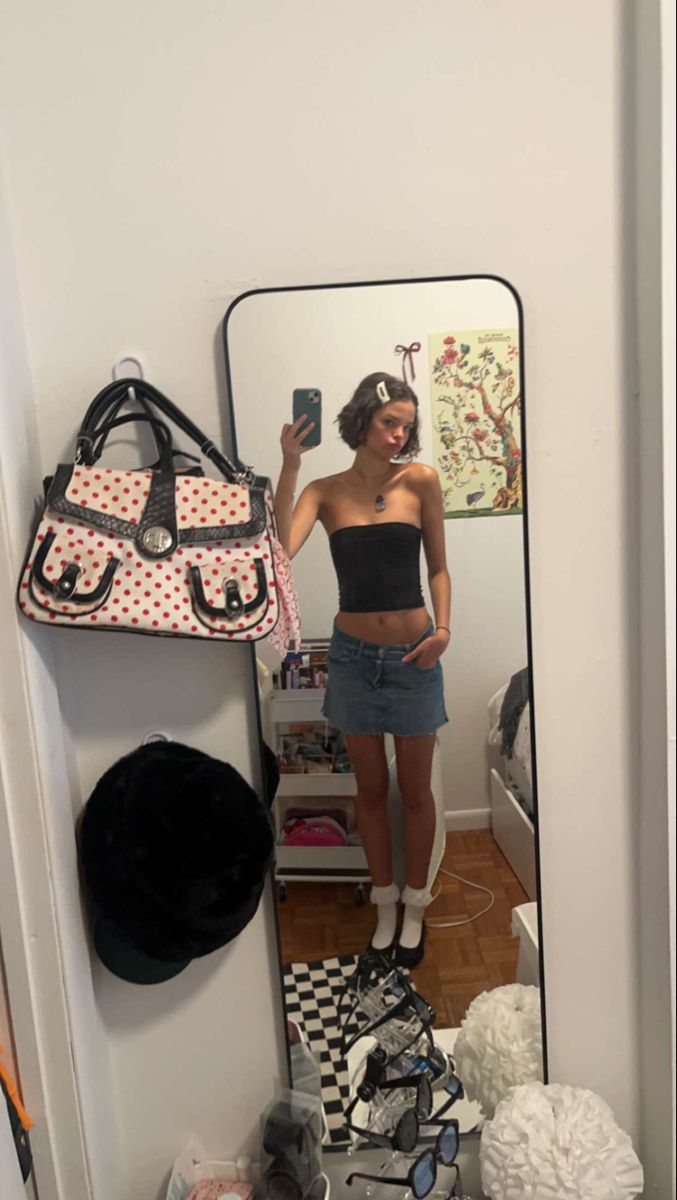 brandy melville, feminine look, ootd, grwm, outfit inspo, denim skirt look, denim skirt inspo, outfit of the day, model off duty Malia Denim Skirt Brandy, Brandy Melville Denim Skirt, Skirt Inspo Outfit, Mini Denim Skirt Outfit, Brandy Melville Models, Brandy Skirt, Jean Skirt Outfits, Model Off Duty, Denim Skirt Outfits