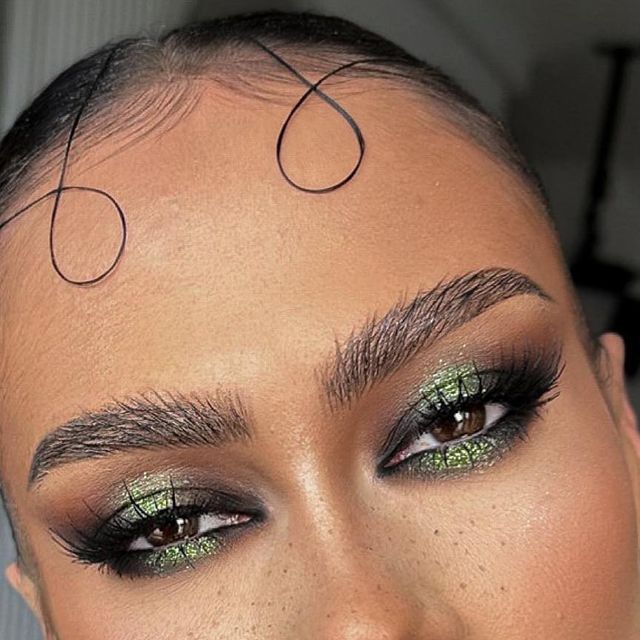 Lime Green Smokey Eye, Smokey Green Makeup, Dark Green Smokey Eye Makeup, Bold Green Eye Makeup, Black Green Makeup, Green Smoky Eyes Makeup, Brown Green Makeup, Green And Black Makeup Looks, Pat Mcgrath Makeup Looks