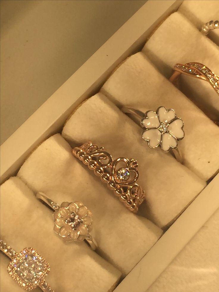 Rose Gold Princess Ring Pandora Xv Rings, Gold Pandora Rings, Pandora Rings Gold, Quince Rings, Pandora Princess Ring, Disney Princess Rings, Rings And Nails, Pandora Rings Princess, Fashion Core