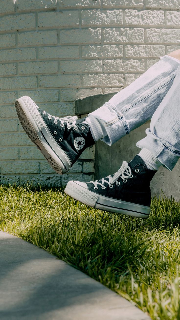 Considered the perfect canvas for any look, we sat down with three local Las Vegas creators to discuss what Converse means to them and how they express themselves through their art. Head to our reels tab to learn more about how @ariana.reyna, @luther.redd, and @fatherofnasa style their favorite pair of converse. Read More: https://feature.com/blogs/feature-sneaker-boutique/how-to-style-converse-las-vegas-creators Celebrities Wearing Converse, How To Style Converse, Style Converse, Sneaker Boutique, Litho Print, Converse All Star, Photo Session, How To Style, Plant Decor