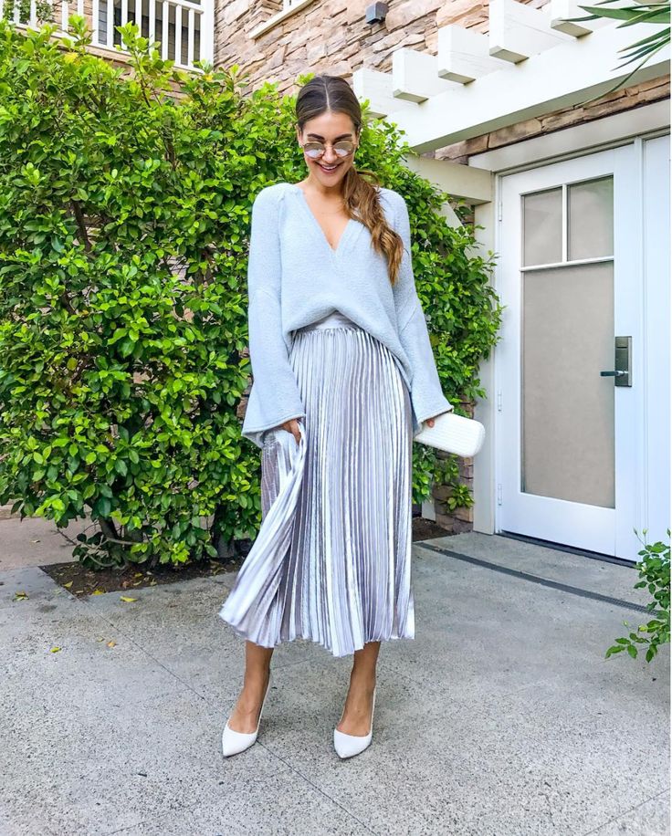 silver pleated midi skirt Silver Pleated Skirt Outfit, Metallic Skirt Outfit, Silver Pleated Skirt, Winter Maxi Skirt Outfit, Silver Midi Skirt, Pleated Skirt Outfit, Metallic Pleated Skirt, Winter Weekend, Outfits New Year