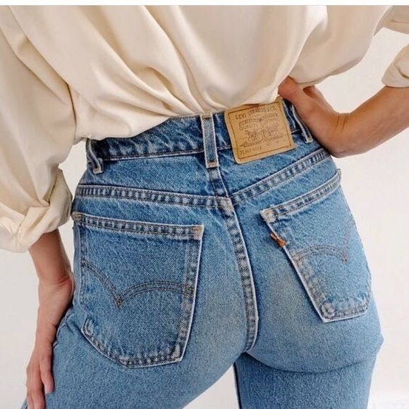 99% Cotton, 1% Elastane Heavyweight Denim Light Stretch For Comfort Button Fly 5-Pocket Styling Stretch Denim Pants, Trendy Denim, Straight Crop Jeans, Folding Clothes, High Waisted Mom Jeans, Levi Jeans Women, 501 Jeans, High Rise Mom Jeans, Boot Cut Denim