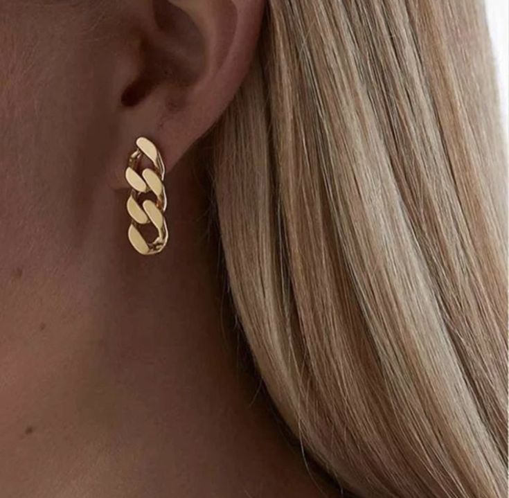 minimalist link chain earrings, chains earrings,  link chain earrings, 18k gold, 14k gold, jewelry Geometric Hoop Earrings, Wholesale Earrings, Sweet Jewelry, Minimalist Studs, Link Earrings, Jewelry Essentials, Cz Stud Earrings, Cuban Link, Chain Earrings