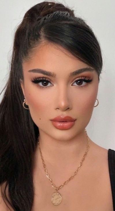 Makeup Ideas Soft, Soft Makeup Look, Prom Makeup Ideas, No Make Up Make Up Look, Fresh Makeup Look, Photo Repair, Classy Makeup, Remove Makeup From Clothes, Brunette Makeup