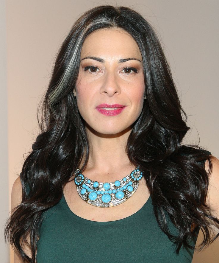 STACY LONDON White Streak In Hair, Stacy London, Gray Streaks, White Hair Color, Silver Foxes, Gray Hair Growing Out, Grey Hair Styles For Women, Hair Streaks, Natural Gray Hair