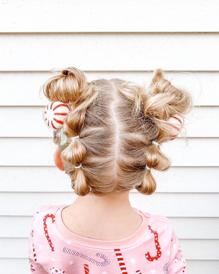 Evie Pearl Handmade /Jenni S. on Instagram: “Needing some Hairstyle Inspo? @heythereheeth styled our peppermints like this! How darling!! 🎅🏽❤️” Candy Cane Hairstyle, Candy Cane Hair, Holiday Hair Accessories, New Year Hairstyle, Cute Toddler Hairstyles, Party Hair Accessories, Girl Hair Dos, Christmas Hairstyles, Pigtail Hairstyles