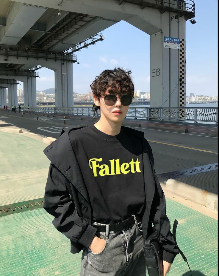 Ootd Boy, Ullzang Boys, Winter And Fall Outfits, Kpop Fashion Men, Boy Port, Boy Pics, Boys Fits, Winter Fall Outfits, His Clothes