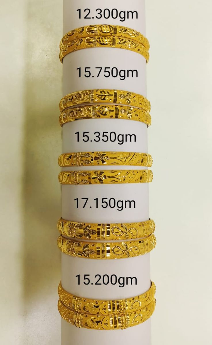 Gold Churi Design, Kangan Design Gold Bangles, Plain Gold Bangles, 22k Gold Bangles, Unique Gold Jewelry Designs, Gold Jewels Design, Pure Gold Jewellery, Gold Jewelry Outfits, Gold Bangles For Women