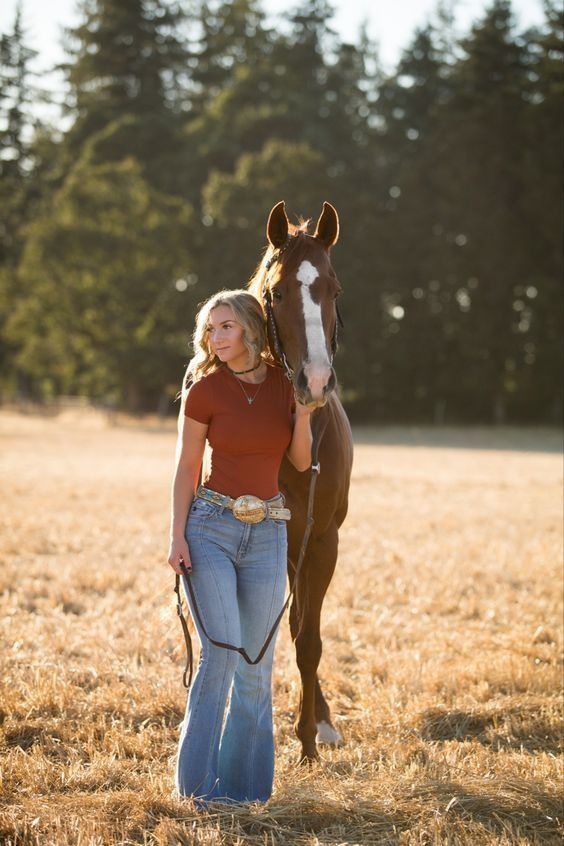 Cute Horses Drawing, Diy Horse Decor, Horse Drawings Easy, Horses Names, Cowgirl Senior Pictures, Meghan Patrick, Horses Aesthetic, Horses Drawing, Horse Doodle