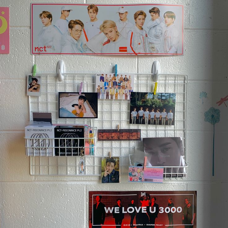 superm nct 127 wayv bts organization Wall Grid Ideas Kpop, Kpop Photocards Display, Grid Board Aesthetic, Grid Panel Wall Decor, Grid Board Ideas Aesthetic, Grid Panel Ideas, Wall Grid Kpop, Kpop Grid Wall, Photocard Display Ideas