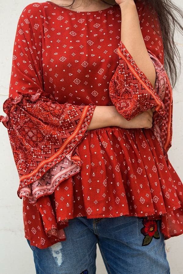 Indo western Bandhani Top On Jeans, Cotton Short Tops Designs For Jeans, Ladies Tops Fashion Indian, Indo Western Tops For Jeans, Western Tunic Designs, Indo Western Tops, Western Tops For Women, Stylish Tunic Tops, Cotton Tops Designs