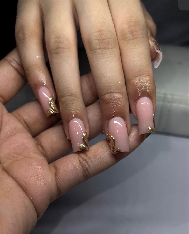 @Nailsssbyys 🫶🏽 Short Gold Chrome Nails, Short Gold Nails, Gold Nails Short, Gold Nails Acrylic, Trendy Short Nail Designs, Acrylic Toe Nails, Marble Nail, Marble Nail Art, Fully Booked