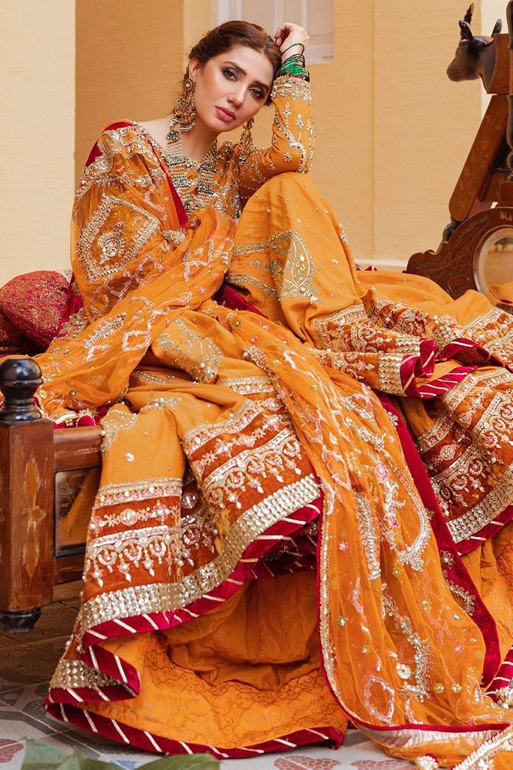 gharara with knee length shirt Pakistani Gharara, Pakistani Bridal Dresses Online, Mohsin Naveed Ranjha, Mehndi Function, Mehndi Dresses, Tangerine Color, Hippy Chic, Pakistani Bridal Dresses, Pakistani Bridal Wear