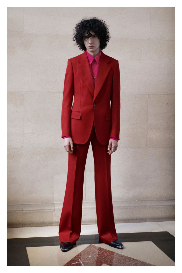 Givenchy Fall 2019 Menswear Collection - Vogue Givenchy Menswear, Graduation Suit, Clare Waight Keller, Parisienne Chic, Givenchy Man, Male Fashion Trends, Red Suit, Valentines Outfits, 1970s Fashion